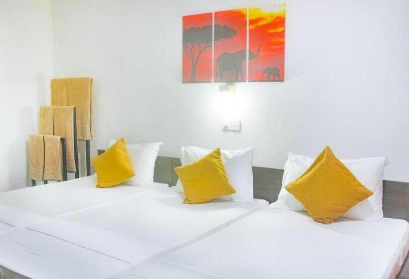 Номер Стандарт Трехместный, The Beach House Hikkaduwa