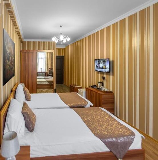 اتاق استاندارد سه نفره, Arivainn Center