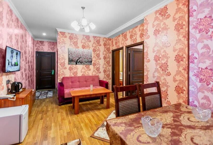 سوییت خانوادگی, Arivainn Center