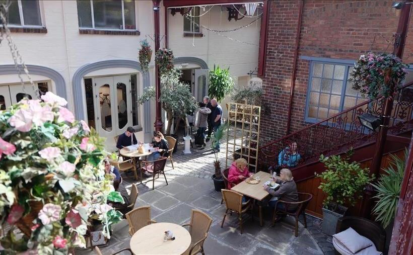 Дом 2 Спальни, Market Place Serviced Apartments, Leek