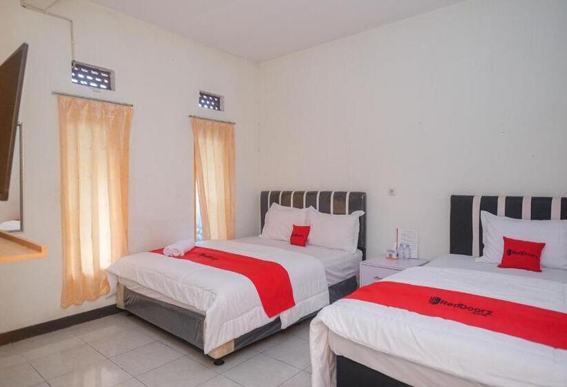 غرفة عائلية, Reddoorz Syariah @ Jalan Dieng Wonosobo 2