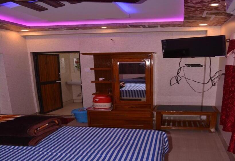 Deluxe Rum, Saikatshree Lodge