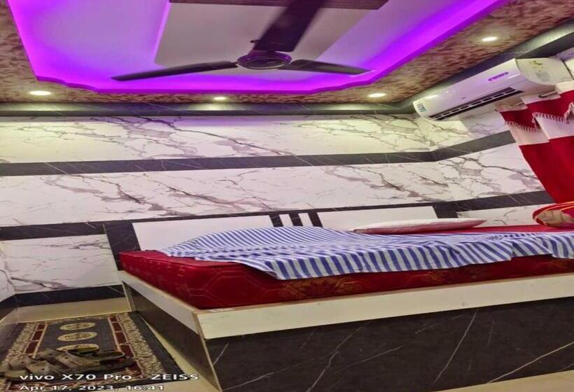 Deluxe Rum, Saikatshree Lodge