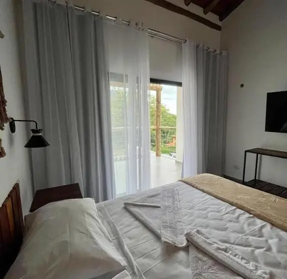 ファミリーステューディオ, Santomar Guest House