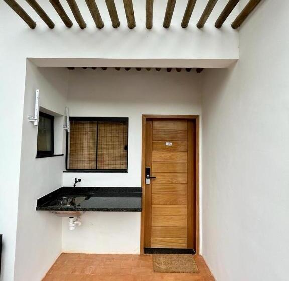 סטודיו משפחתי, Santomar Guest House