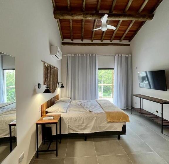 סטודיו משפחתי, Santomar Guest House