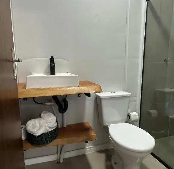 Deluxe-studio, Studios Em Contêiner No Bosque