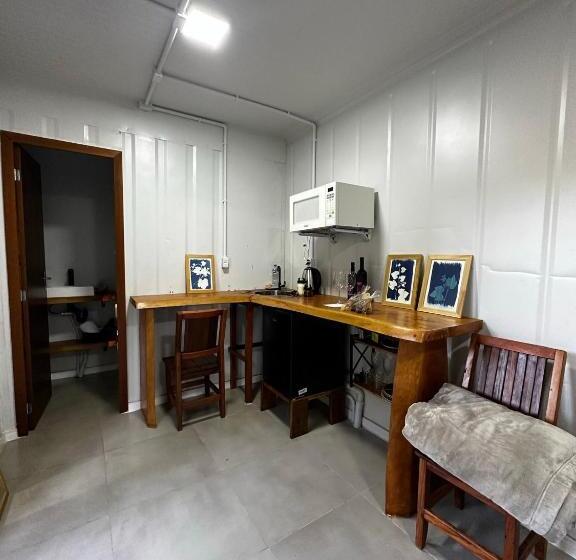 Delüks Stüdyo, Studios Em Contêiner No Bosque