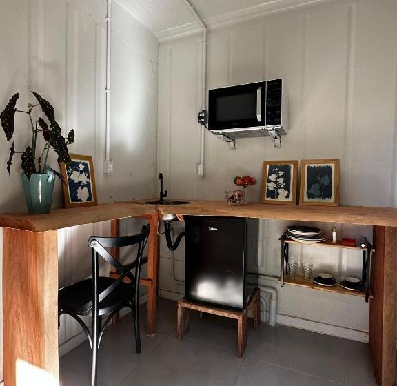 Superior Stüdyo, Studios Em Contêiner No Bosque