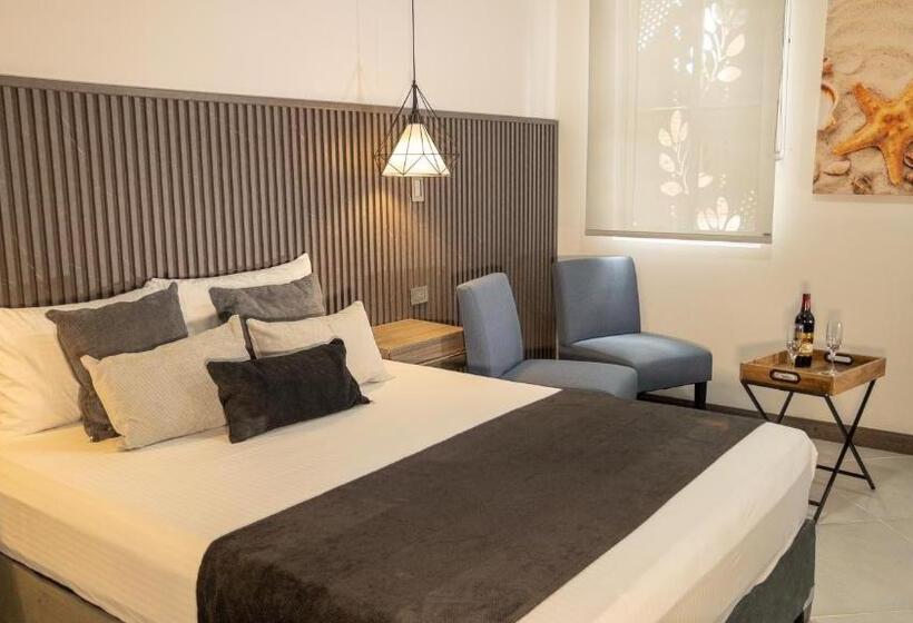 Deluxe Suite, Velero