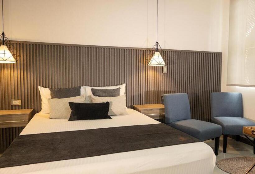 Deluxe Suite, Velero