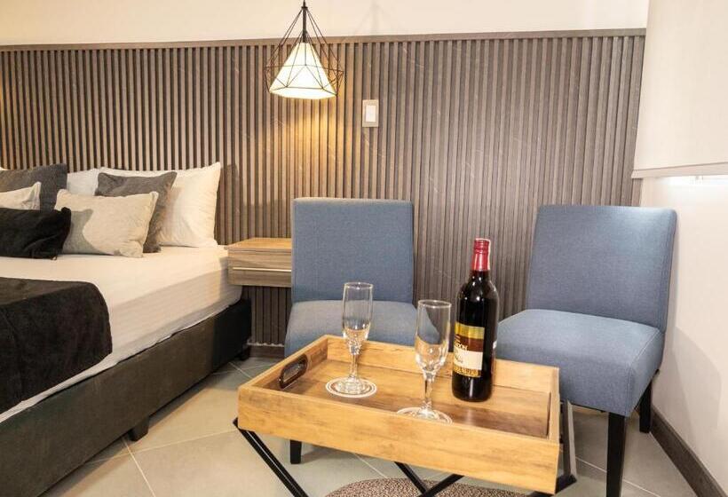 Deluxe Suite, Velero