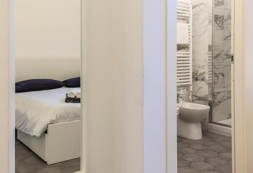 غرفة سوبيريور سرير كينج, Archivolto Del Teatro