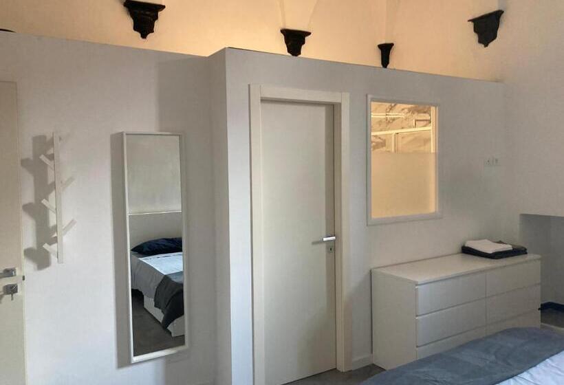 غرفة سوبيريور سرير كينج, Archivolto Del Teatro