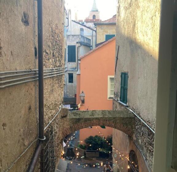 غرفة قياسية سرير كينج, Archivolto Del Teatro