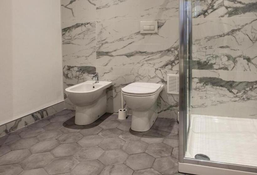 غرفة قياسية سرير كينج, Archivolto Del Teatro