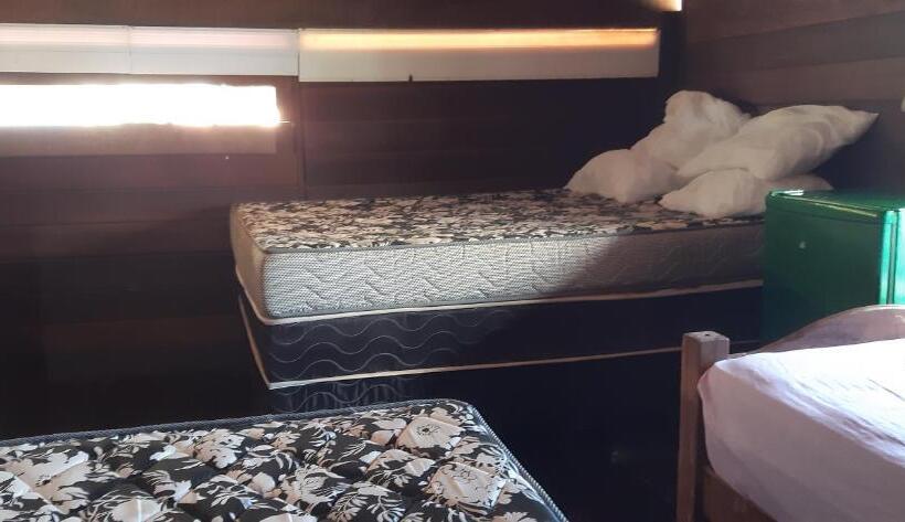 Quarto Standard Casa de Banho Partilhada, Casa De George