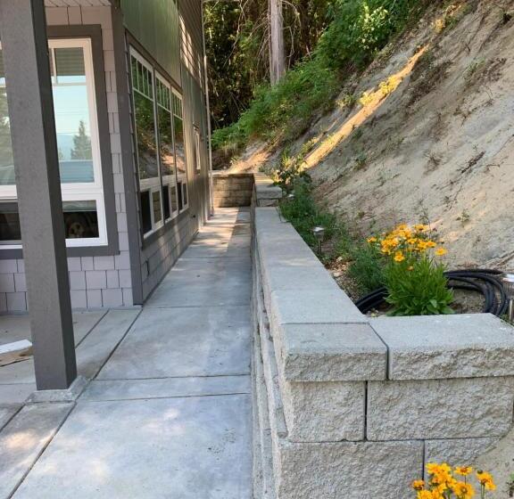 带大床的标准间, The Sand Box