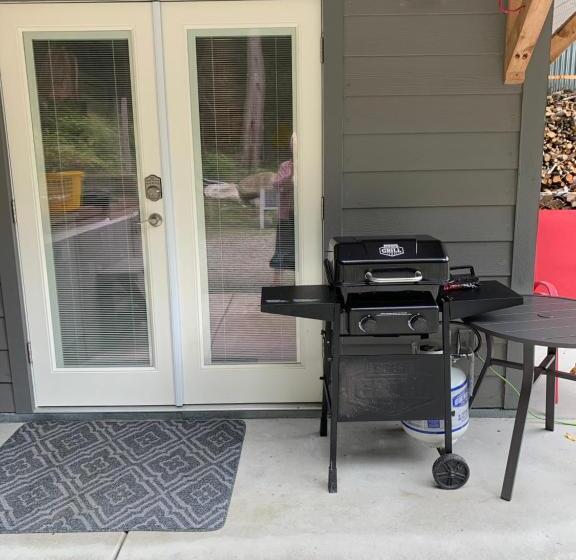 带大床的标准间, The Sand Box