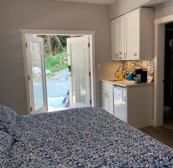 带大床的标准间, The Sand Box