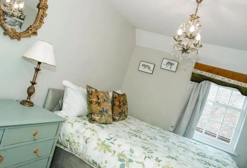 Talo 3 Makuuhuonetta, Whispering Place In The Heart Of Bewdley