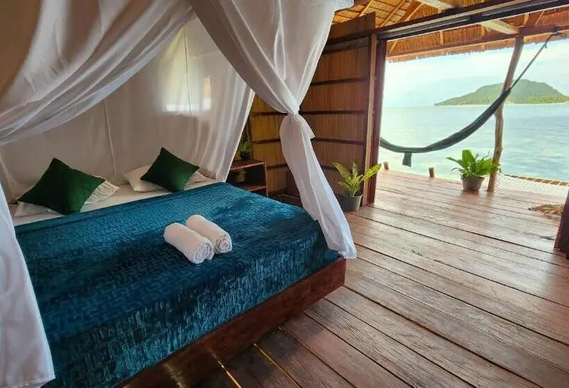 Superior-bungalow, Mansuar Raja Ampat Bungalows
