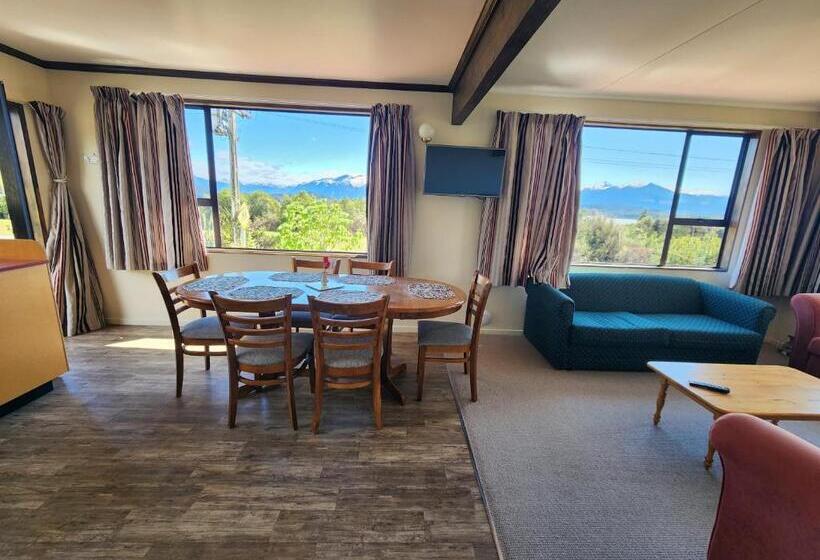 Хижина, Manapouri Holiday Park