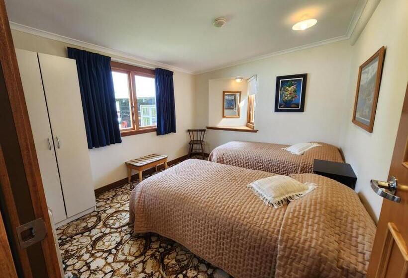 Бунгало Стандарт 3 Спальни, Manapouri Holiday Park