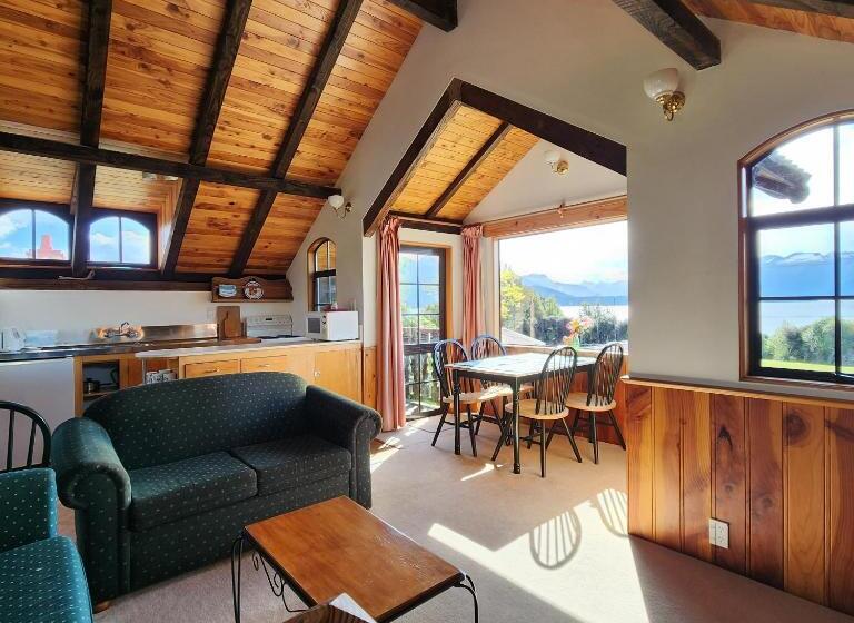 샬레, Manapouri Holiday Park