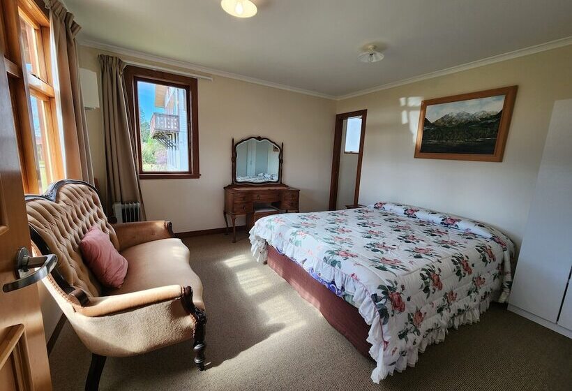 Хижина, Manapouri Holiday Park