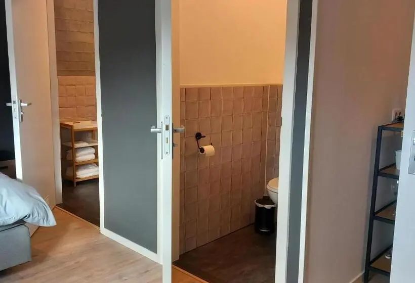 Deluxe Kolmen Hengen Huone, B&b T Bûtefjild