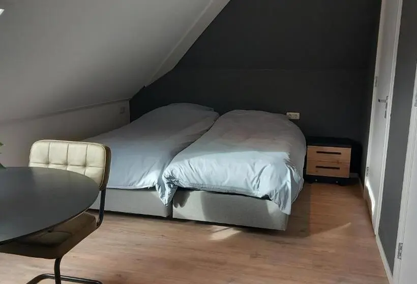 Deluxe Kolmen Hengen Huone, B&b T Bûtefjild