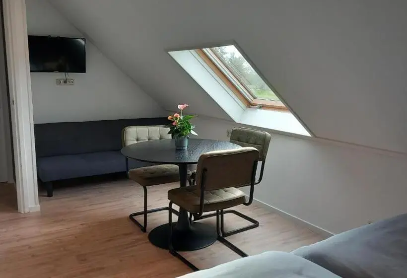 Deluxe Kolmen Hengen Huone, B&b T Bûtefjild