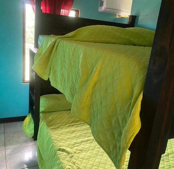 غرفة عائلية, El Rancho De Viejo