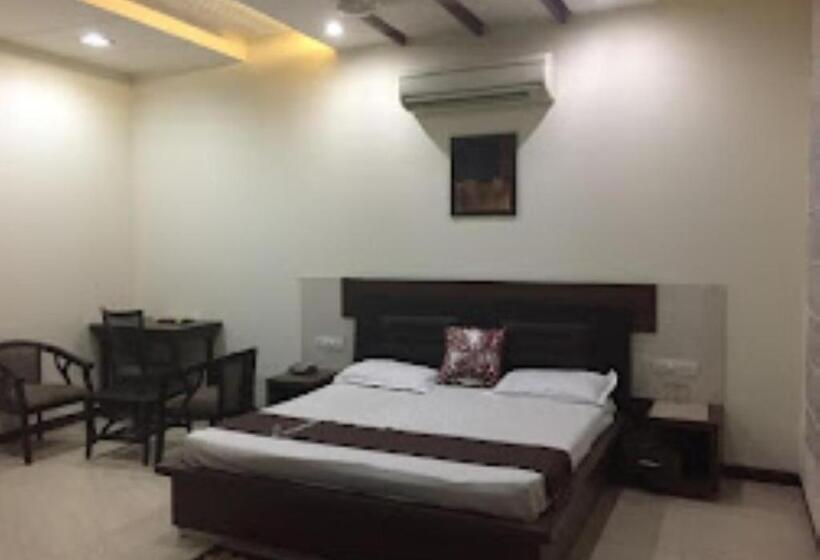 חדר דחוקס עם מיטת קינג, Del