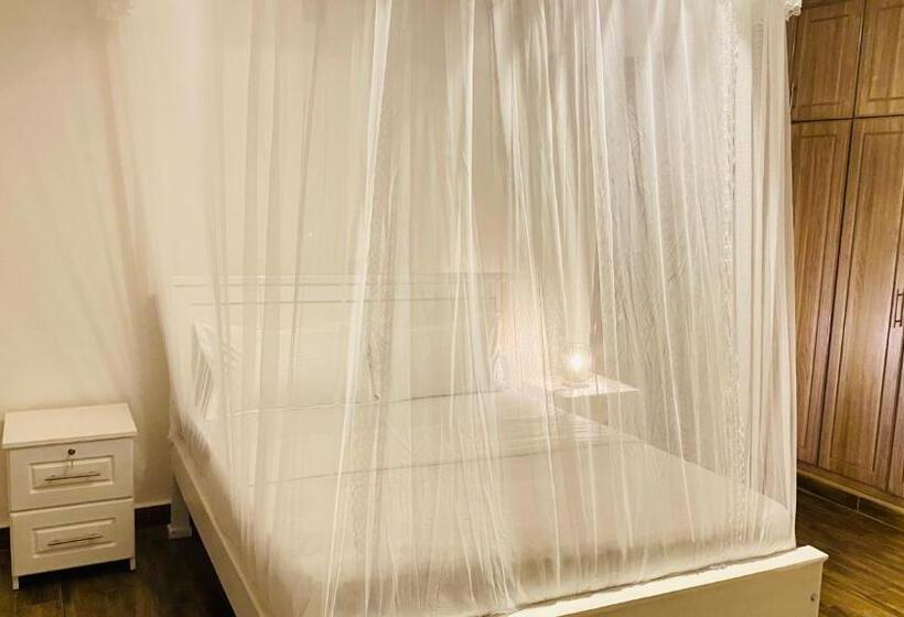 اتاق لوکس با بالکن و چشم‌انداز دریا, Nimaro Courts