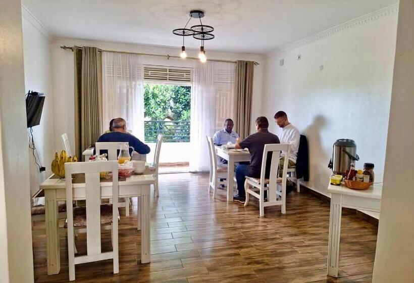 اتاق استاندارد یک نفره, Nimaro Courts