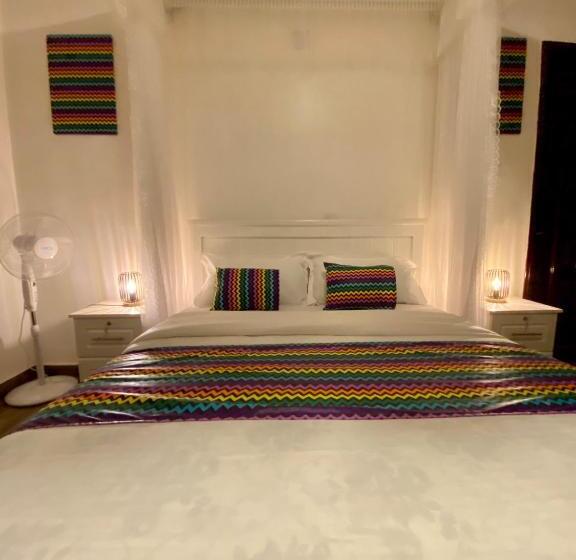 اتاق لوکس, Nimaro Courts