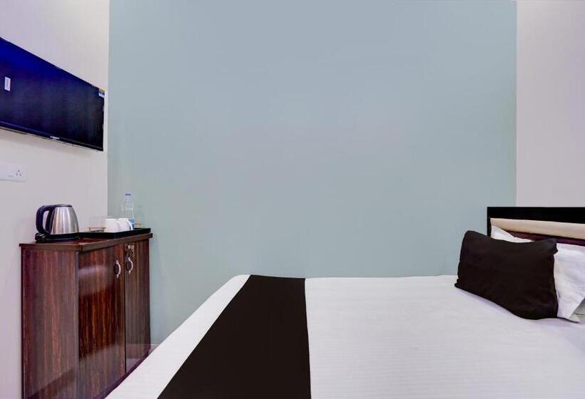 Triple Classic Room, Oyo Flagship Shree Ladli