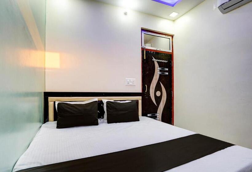 Triple Classic Room, Oyo Flagship Shree Ladli