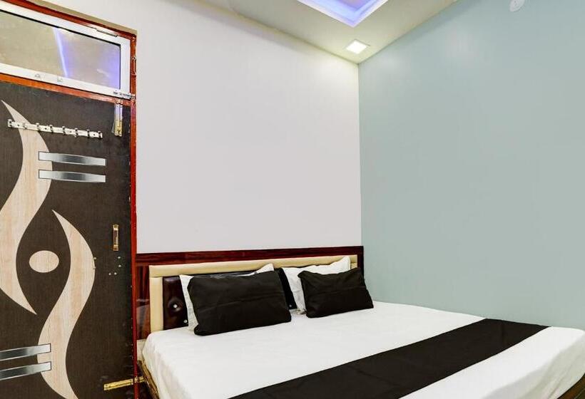 Triple Classic Room, Oyo Flagship Shree Ladli