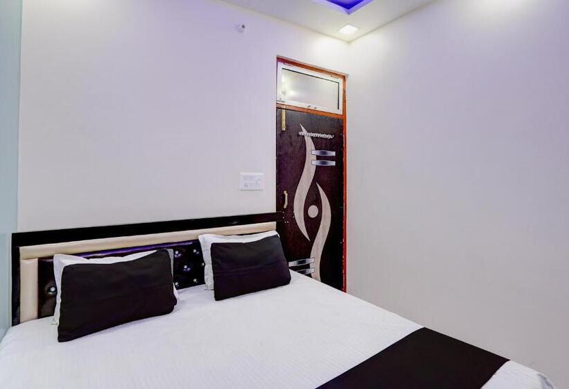 Triple Classic Room, Oyo Flagship Shree Ladli