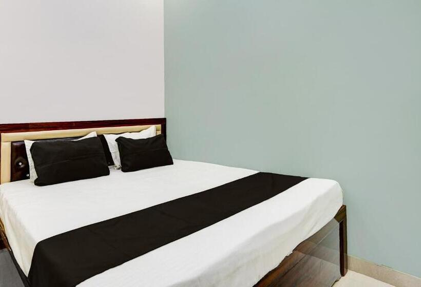 Triple Classic Room, Oyo Flagship Shree Ladli