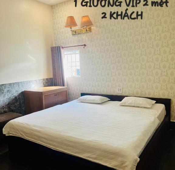 标准间, Ruby Kim Yến