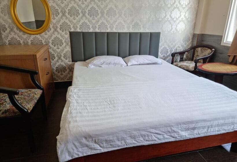 标准间, Ruby Kim Yến