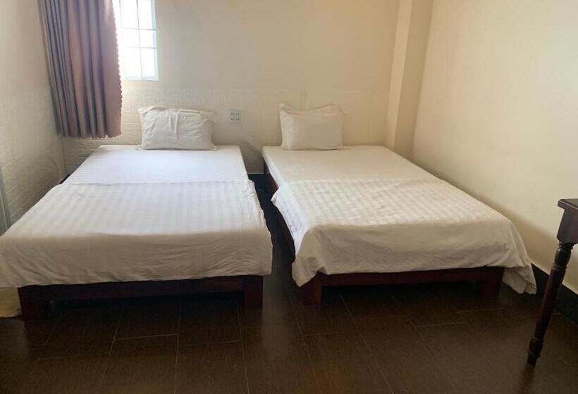 标准间, Ruby Kim Yến