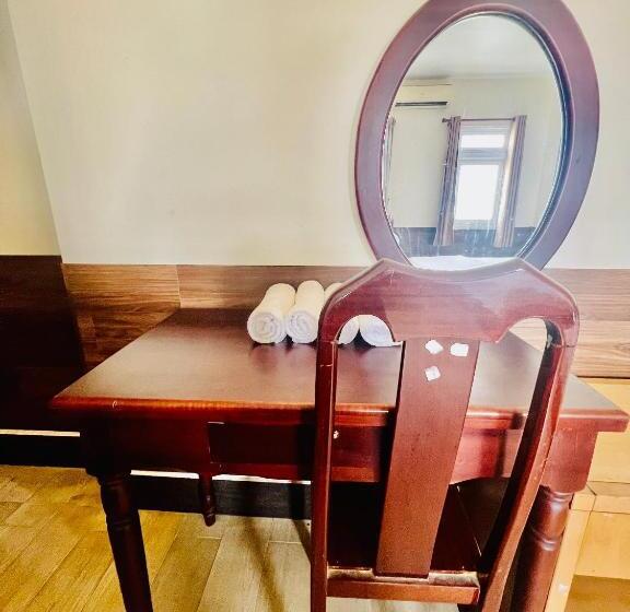 四人标准间, Ruby Kim Yến