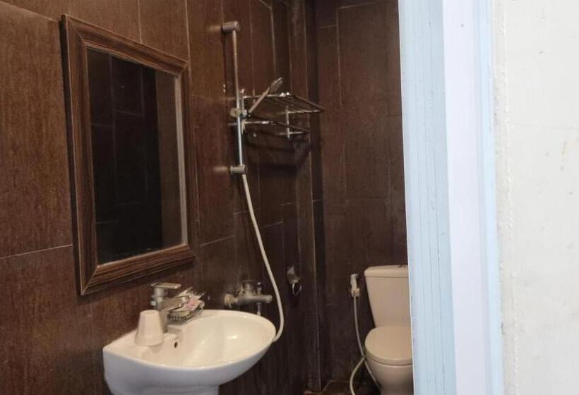 四人标准间, Ruby Kim Yến