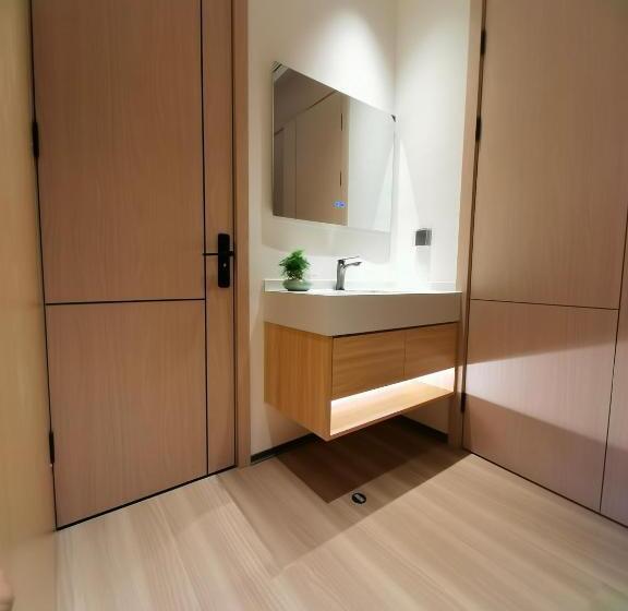 ルームシェアのワンベッド, Xishu Garden Inn   Travel Agency Service   Car Rent Service   English Speaking