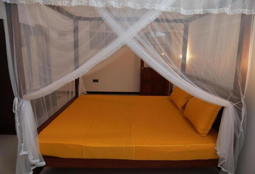 Номер Стандарт Трехместный, Araliya Pool House